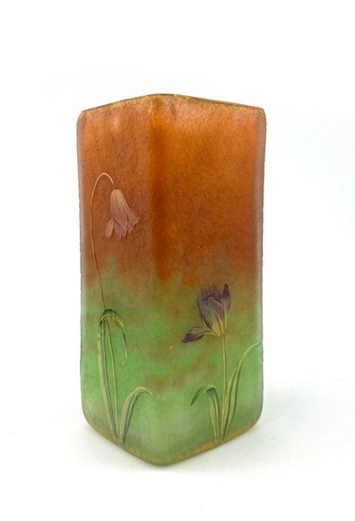 Vaso Daum quadrangolare con decorazione a tulipano smaltato, circa 1910
