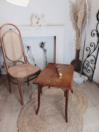 Petite table pieds courbé dans le goût de Mikaël Thonet