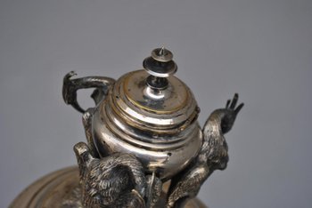 Schreibtischset Kerzenhalter Federhalter Silbermetall mit Reihern Ende des 19. Jahrhunderts