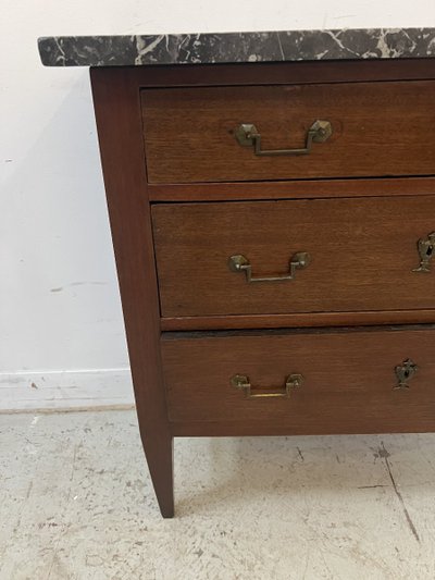 Commode de style Louis XVI en chene massif XIX siècle 