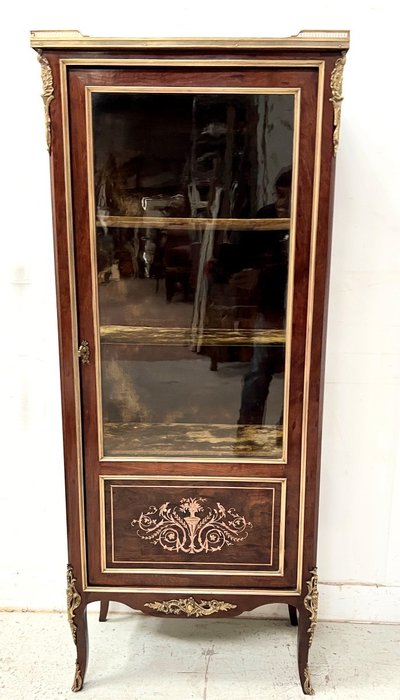 Vitrine de style Louis XV en acajou et bronze XIX siècle 