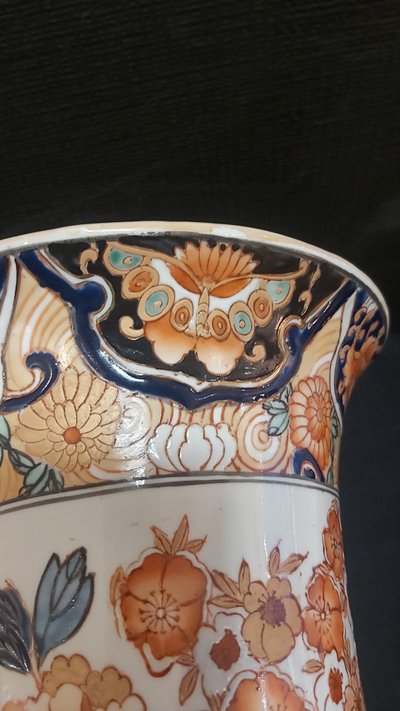 Grand vase cylindre évasé décor Imari fin XIXème. 