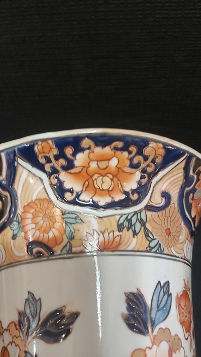 Grand vase cylindre évasé décor Imari fin XIXème. 