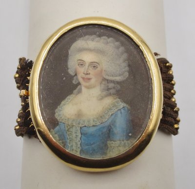 Bracciale e capelli in oro, XVIII secolo.