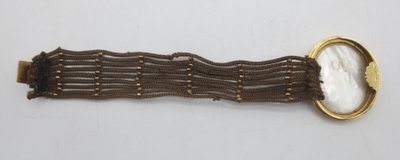Bracciale e capelli in oro, XVIII secolo.