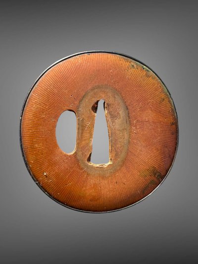 Tsuba maru-gata in suaka e shakudo - Periodo Edo (1603-1868).