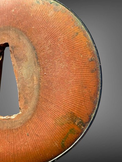 Tsuba maru-gata in suaka e shakudo - Periodo Edo (1603-1868).