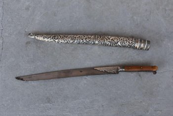             Couteaux Oriental Type Yatagan  Corne  Blonde Et Argent            