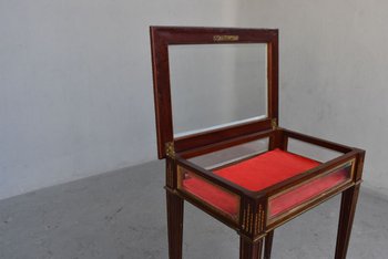             Vitrine De Présentation  En  Acajou Louis XVI époque XIXème            