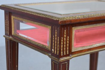             Vitrine De Présentation  En  Acajou Louis XVI époque XIXème            