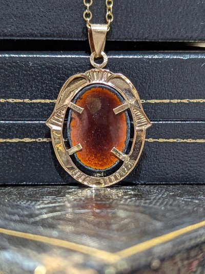 18k gold Limoges enamel pendant, 18k gold enameled portrait of a lady, 1.29g, Vintage CIRCA 1960