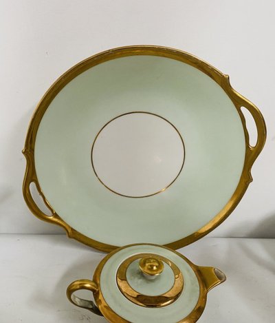 Coffee and tea service comprising 25 pieces in polychrome porcelain. 20th century.
