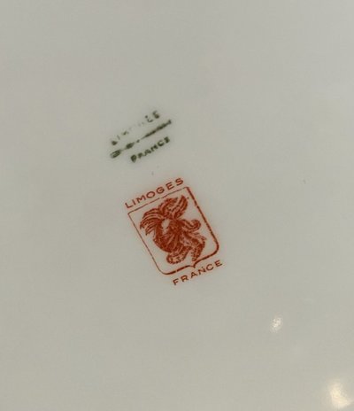 Coffee and tea service comprising 25 pieces in polychrome porcelain. 20th century.