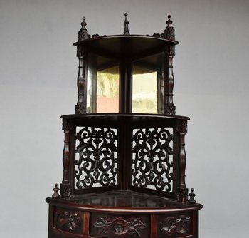             Coppia di cassapanche angolari intagliate in stile Art Nouveau 1900 circa