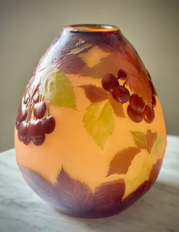 Soufflé Gallé Aux Cerises Vase Jugendstil