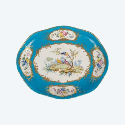 SEVRES: Une coupe en porcelaine à fond bleu celeste, XVIIIème siècle