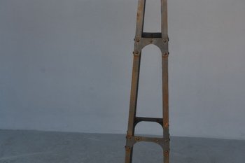             Coppia di lampade da terra in metallo in stile industriale vintage