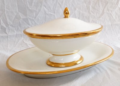 White and gold Sèvres porcelain gravy boat, early 19th century - 1820 - signed