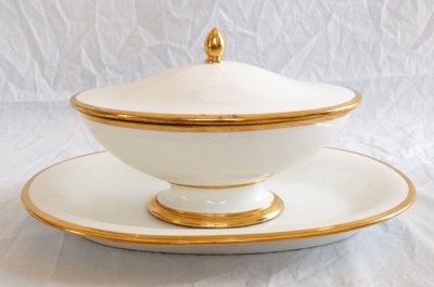 White and gold Sèvres porcelain gravy boat, early 19th century - 1820 - signed