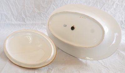 White and gold Sèvres porcelain gravy boat, early 19th century - 1820 - signed