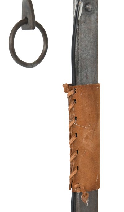 Lampadaire en fer forgé et cuire dans le goût de Jean-Pierre Ryckaert des années 1950