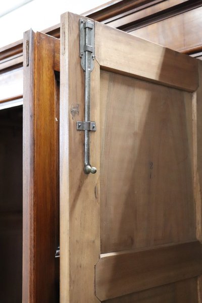 Very large 4 doors waedrobe in solid walnut, Italy Mid 19th century