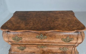 18th century Dutch chest of drawers in walnut burl