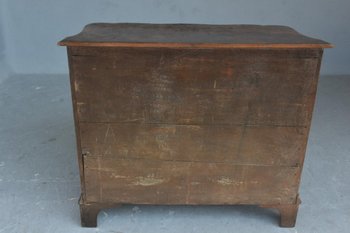 18th century Dutch chest of drawers in walnut burl