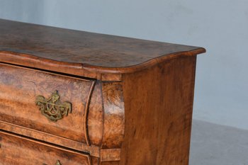 18th century Dutch chest of drawers in walnut burl