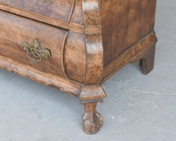 18th century Dutch chest of drawers in walnut burl