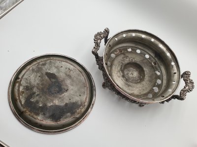 SILVERED METAL PLAT HEATER - Late 19th century - Beautiful chasing work