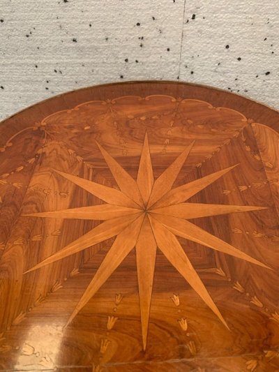 Tavolo con piedistallo impiallacciato in palissandro del XX secolo stile Luigi XVI