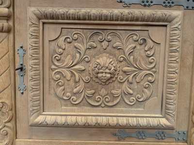 Anrichte Im Renaissance-Stil Aus Massiver Eiche XX Jahrhundert