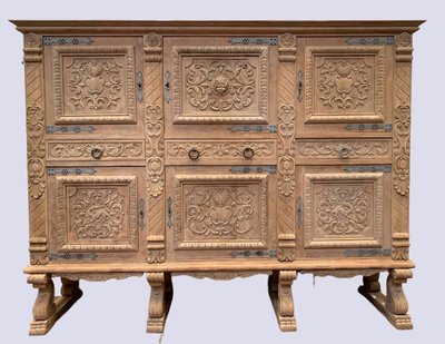 Anrichte Im Renaissance-Stil Aus Massiver Eiche XX Jahrhundert