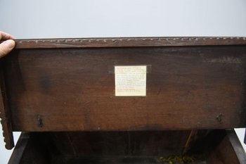 Italian Oratory Oratory in walnut from the 16th century