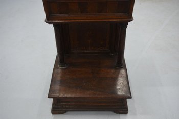 Italian Oratory Oratory in walnut from the 16th century