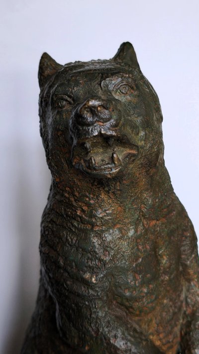 L'OURS, statuette bronze à patine verte