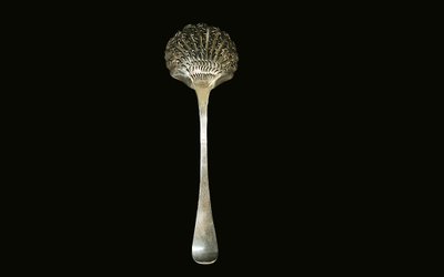 Solid silver sugar shaker 58g