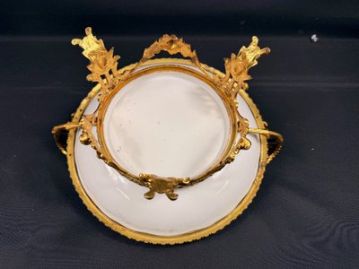 Magnificent porcelain bowl mounted on a bronze base in the Sèvres style.