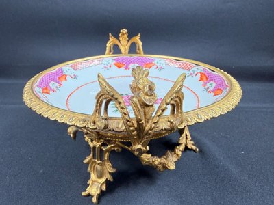 Magnificent porcelain bowl mounted on a bronze base in the Sèvres style.