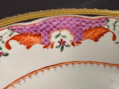 Magnificent porcelain bowl mounted on a bronze base in the Sèvres style.