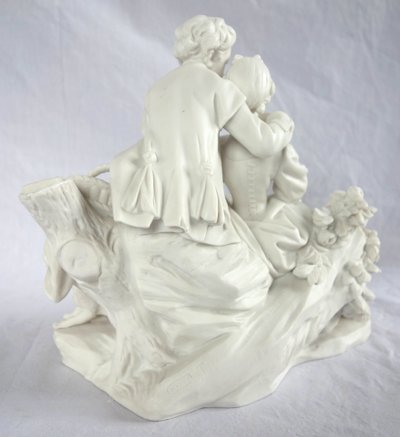 Sèvres : scène galante du XVIIIe siècle - la leçon de flûte, groupe en biscuit - signé