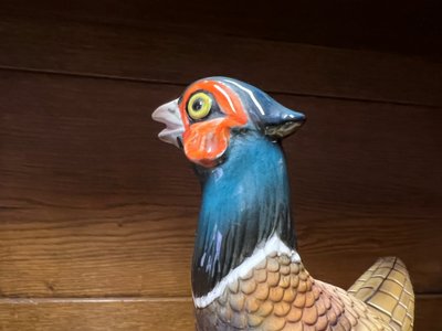 Couple de faisans en céramique polychrome – Belgique, attribué à Boch La Louvière