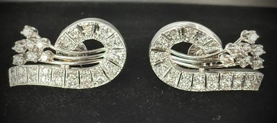 Ohrringe mit 2 Karat Brillantbesatz