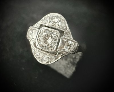 Bague Art Déco sertie de brillants