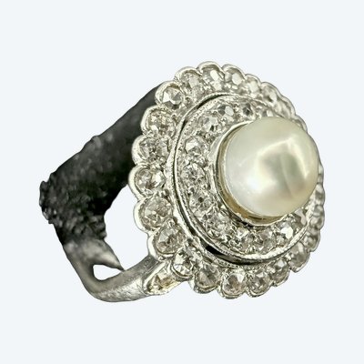Platinum ring set with a fine pearl and diamonds