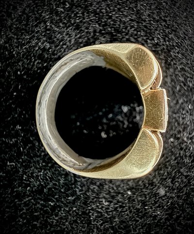 Anello Tank in oro giallo e diamanti