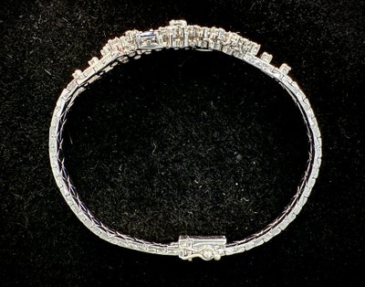 Bracelet or blanc serti de saphirs et brillants