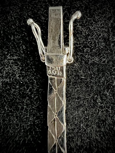 Bracelet or blanc serti de saphirs et brillants