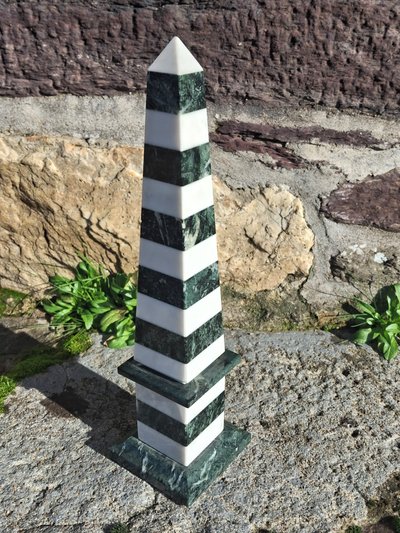 Obelisco in marmo